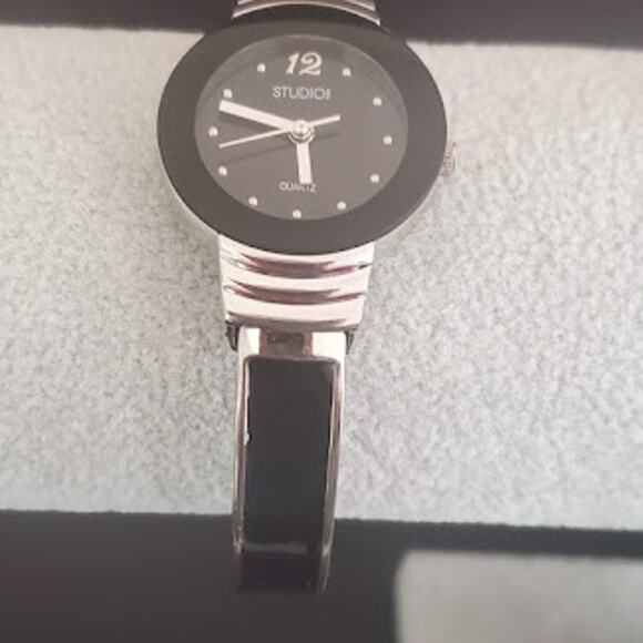 Studio Women's Bracelet Watch Black and Silver Fresh‎ Battery - Picture 2 of 8